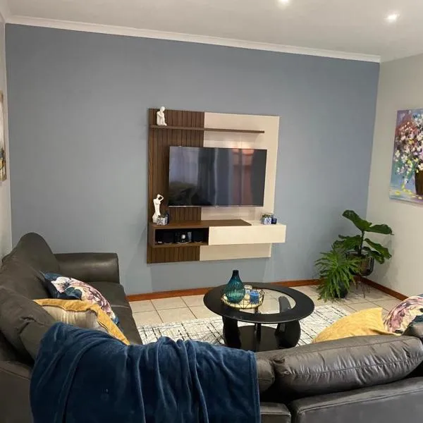 CozyatCaley - Private Apartment, hotel v destinaci Centurion