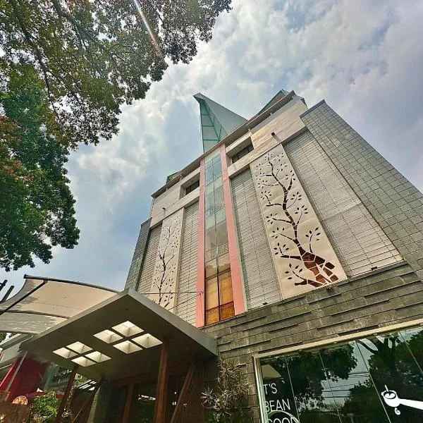 Hemangini Hotel Bandung – hotel w mieście Bandung