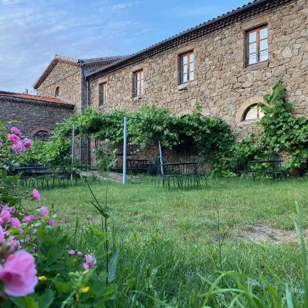 Auberge de Corsas, hotell sihtkohas Saint-Victor