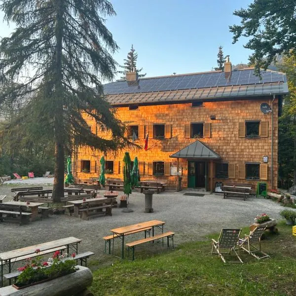 Mountain hut Dom pod Storžičem, hotel em Tržič