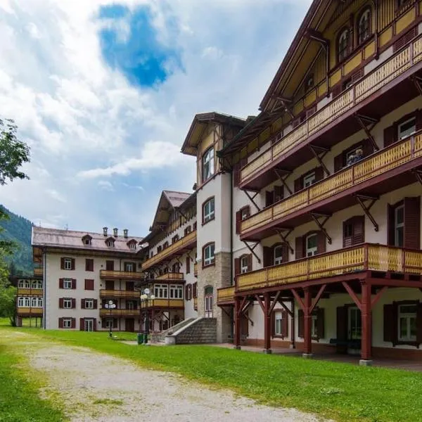 Appartamento Dolomiti 2135 Villaggio Turistico, hotel in Dobbiaco