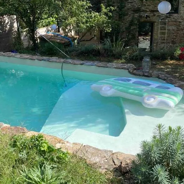 Appartement de Charme dans un Ancien Mas Cévenol piscine et jacuzzi, hotel v destinaci Valleraugue
