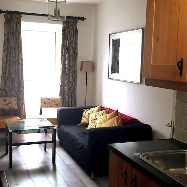 Ardara Town centre 2 Bed Apt, хотел в Глентис