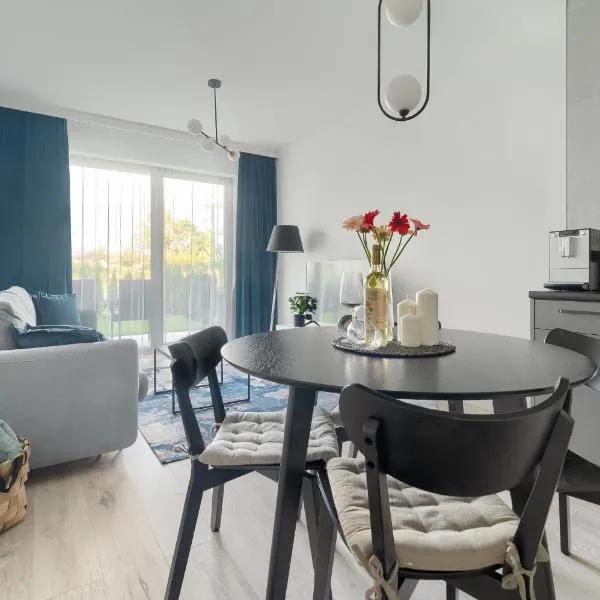 Nadmorski Apartament z ogródkiem przy plaży 114 Rezydencja Niechorze, hotel v destinaci Niechorze