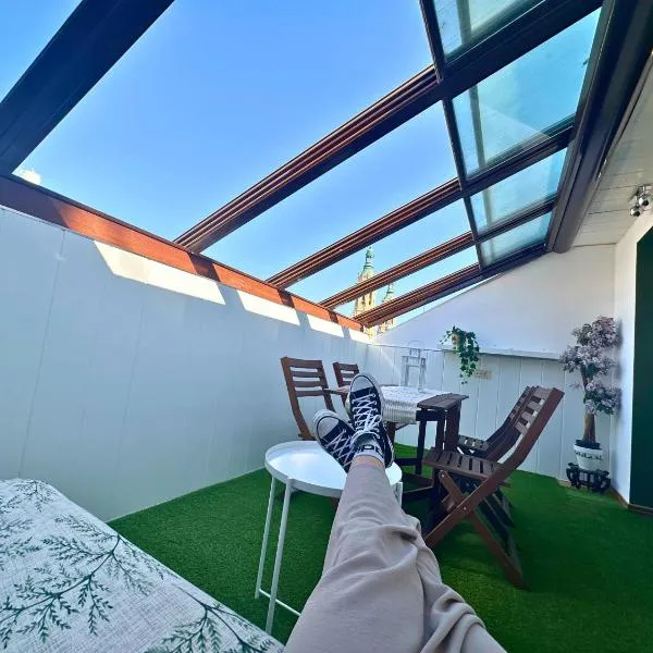 Dos Torres Ático - Solárium Privado en Calle Alfonso I, hotel in Zaragoza