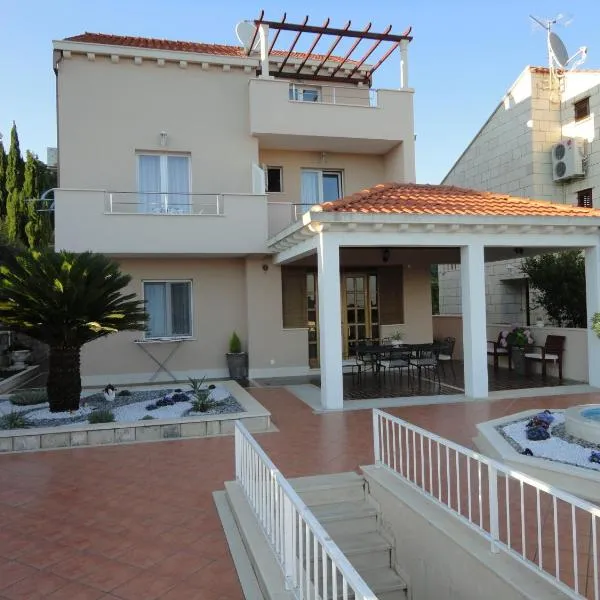 Soko Apartments & Rooms, hotel v Zatone