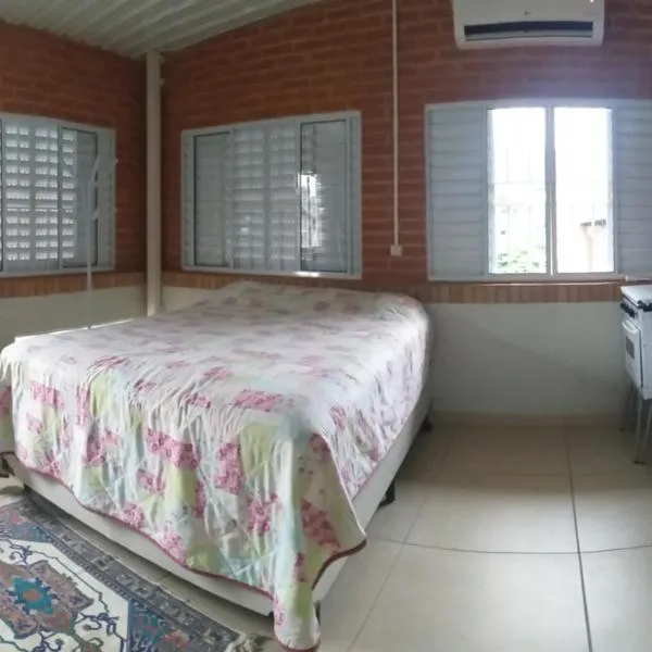 Quarto aconchegante Barão Geraldo, hotel in Campinas