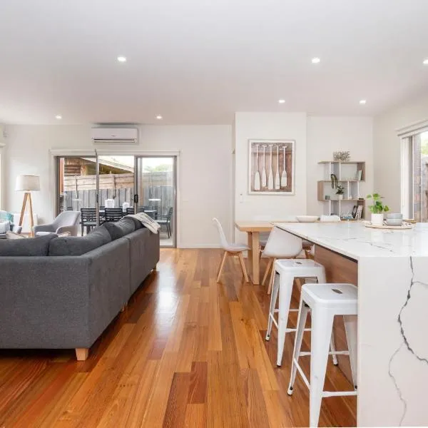 Casa Blue in Dromana, hotel i Dromana