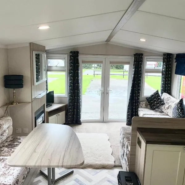 Homely 2 bed chalet tuxford, hotel in Tuxford