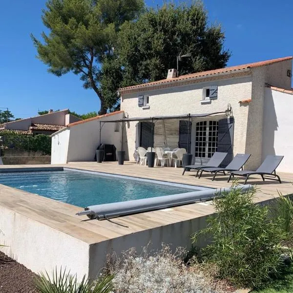 Villa Andrée avec piscine à proximité de la mer, hôtel à Saint-Cyr-sur-Mer