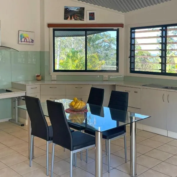 Lush 2Bedroom Apartment in Yamba Hinterland, hotel a Maclean
