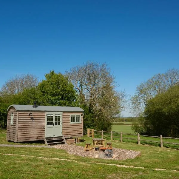 Foot of the Downs Shepherds Hut, hotel v destinaci Woodmancote
