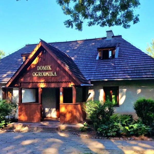 Hostel Domek Ogrodnika przy Muzeum w Przeworsku Zespole Pałacowo - Parkowym，普熱沃斯克的飯店