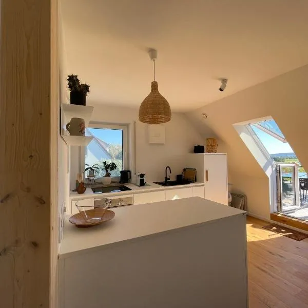 Tolle Maisonette Wohnung mit Seeblick - Ferienwohnung Seeliebe, ξενοδοχείο σε Büchelberg