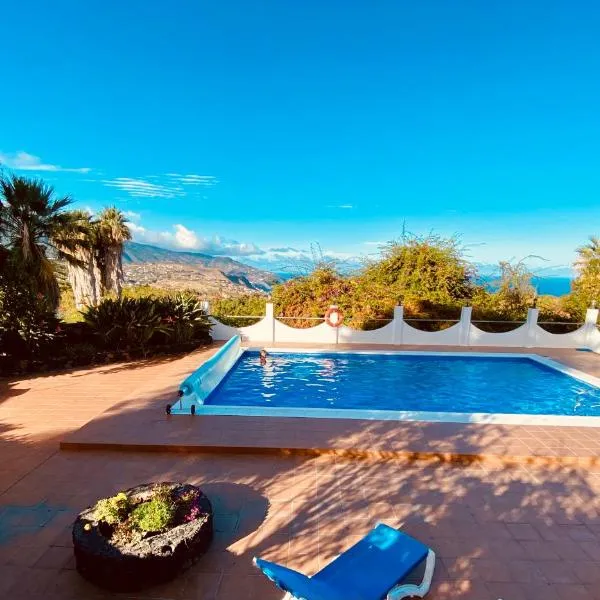 Spacious characterful villa with spectacular views in quiet rural setting. โรงแรมในBreña Alta