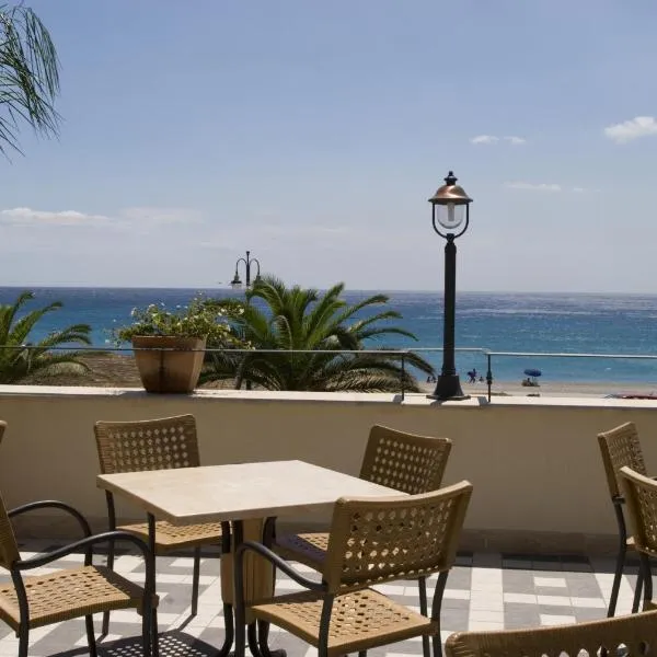 Palazzo Reginella, hotel v destinácii Bovalino Marina
