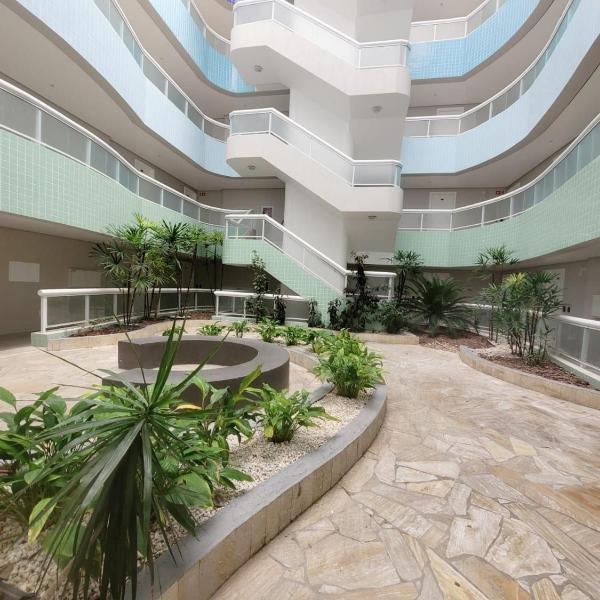 107- Apartamento c/ patio e piscina privada Bombas