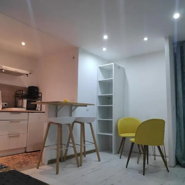 Studio Indépendant dans Maison de Village, hotel in Alignan-du-Vent