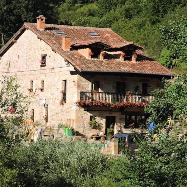 Casa rural La Bárcena Saja, hotel en Selores