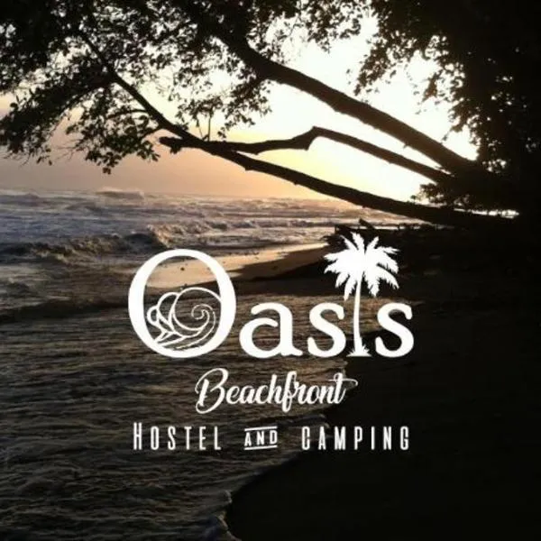 Oasis Beachfront Hostel, hótel í Puerto Limón