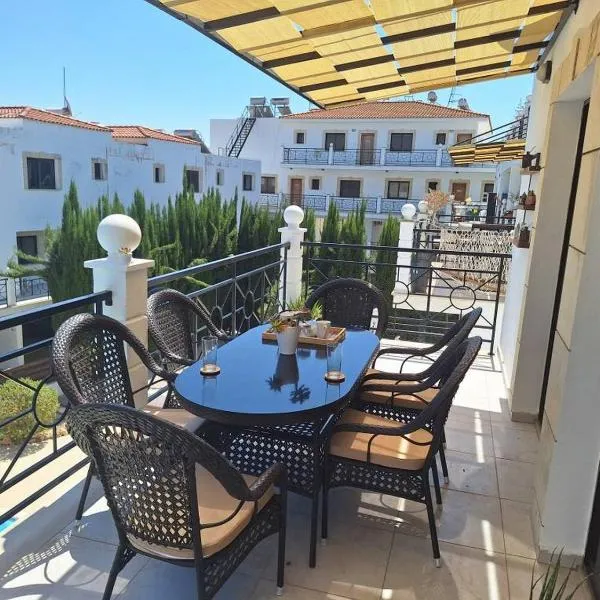 Paramount Gardens Resorts D204, hotell i Tersephanou