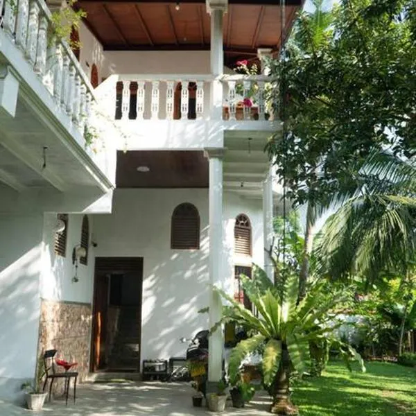 Unawatuna Villa Bird Nest, hotel v destinaci Galle