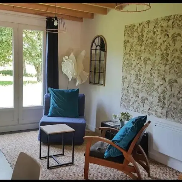 L'Atelier de la Blanchardière 49520، فندق في Candé