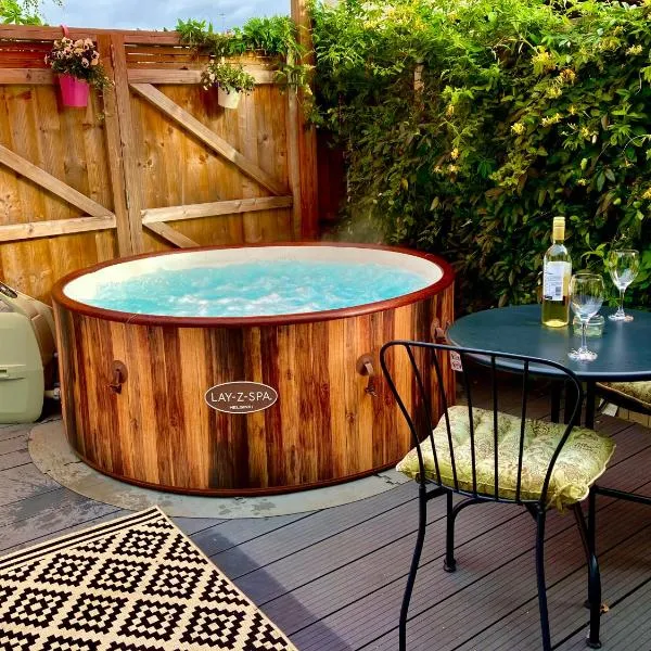 Elkstone Studio Private Hottub Pet Friendly, hotel di Malvern Link