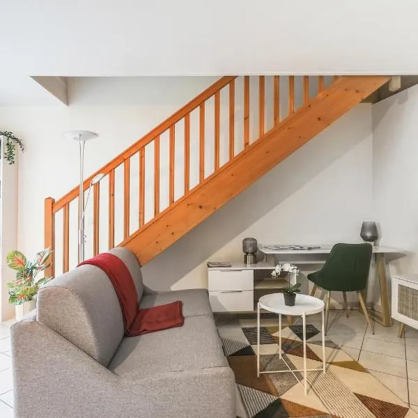 Chic apart duplex with parking, hotel v destinácii Palaiseau