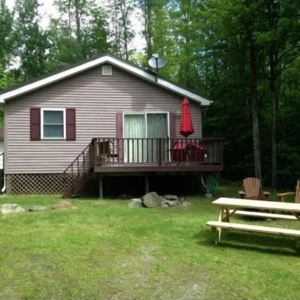 Augur Lake Cabin Escape, hotel in Au Sable Forks