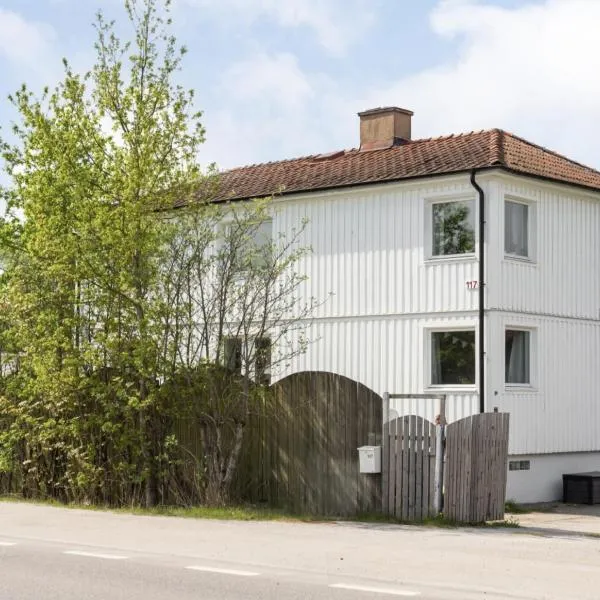 Comfortable guest rooms with fully equipped kitchen and cosy living room., hotel in Ödsmål