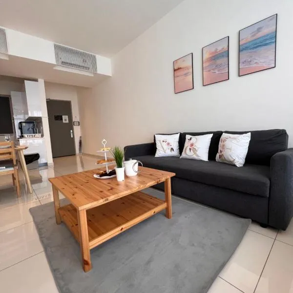 Luxury & Glamorous Suite#Georgetown#InfinityPool#2 BR, Living Room with Double Bed, hotel in George Town