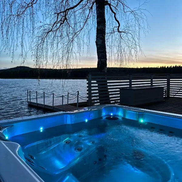 Luxurious Villa Kinos with Jacuzzi, hotel in Marrasjärvi