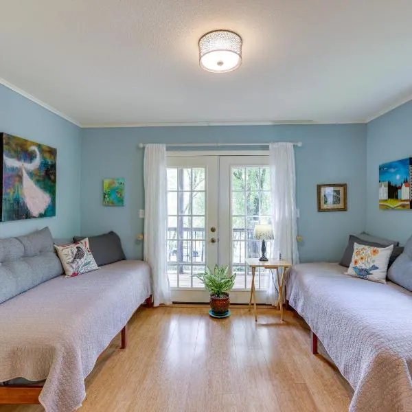 Lakefront Cottage by Little Golden Gate Bridge, hotel in Eureka Springs