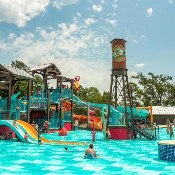 Jellystone Park Tyler, hotel di Tyler