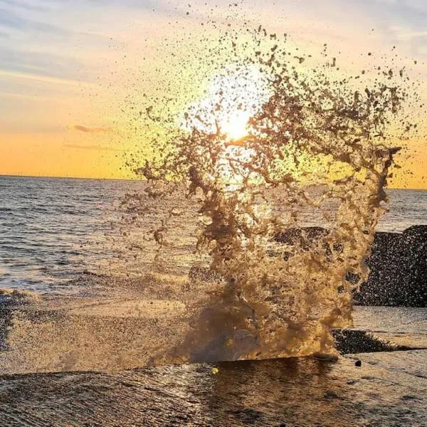 House on Costal Village free parking, hotel a Peacehaven