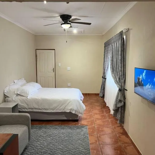 Your comfortable studio perfectly situated in Nelspruit, hotel u gradu 'Mataffin'