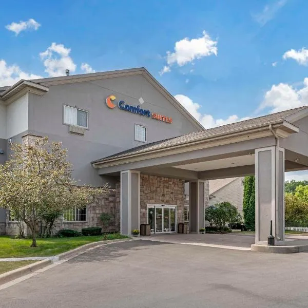 Comfort Suites Lake Geneva East, hotel in Twin Lakes