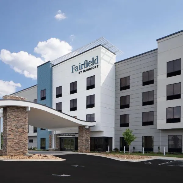 Fairfield by Marriott Inn & Suites Whitsett Greensboro East، فندق في ماكلينزفيل