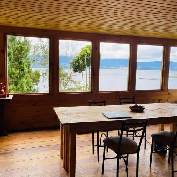 Cabaña en La Laguna de la Cocha, hotel in Pasto