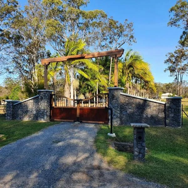 Countryside Retreat - Visit our private apartment on our acreage property!, hotel in Browns Plains