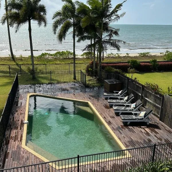 ABSOLUTE BEACHFRONT BLISS - NEWELL BEACH - 10 Metres to the Ocean, hotel v destinaci Newell Beach
