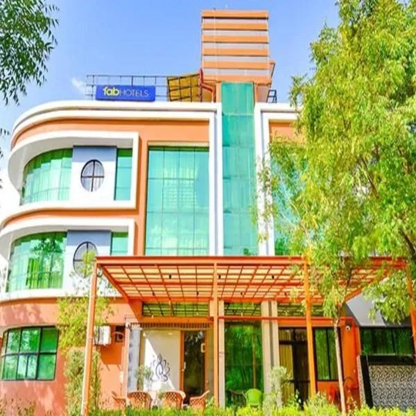 FabHotel Siddharth Corporate - Vavol, Gandhinagar, hotel v destinaci Gándhínagar