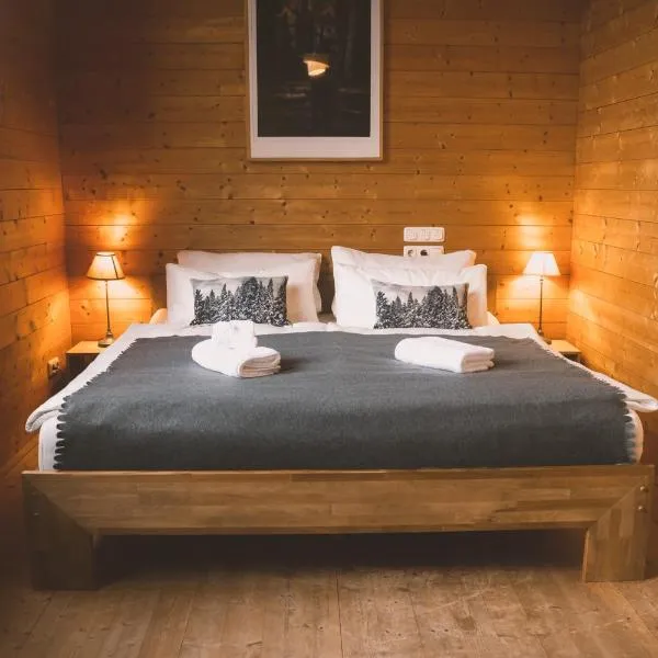 Naturnahes Familienchalet mit Garten - Wifi - Netflix - nur 15 Minuten vom Chiemsee und 35 Minuten von München entfernt, hotel v destinaci Vogtareuth