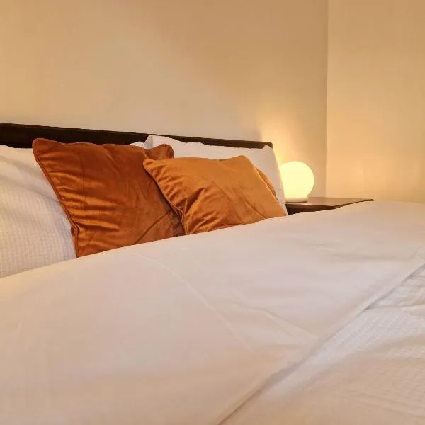 Millmead Apartment in central Guildford with parking: Guildford şehrinde bir otel