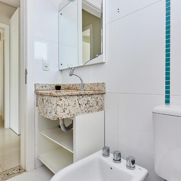 983 Apartamento de cobertura com vista para o mar com 02 suítes e 02 garagens na praia do centro de Bombinhas - Foto 3