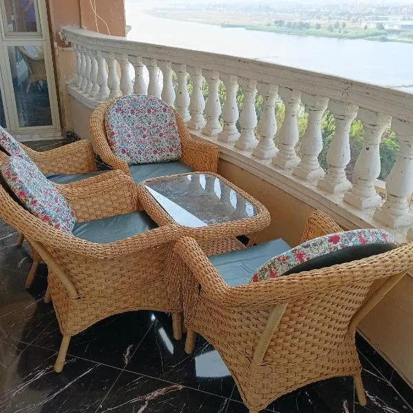 شقة فندقيه فاخرة بمنطقة المعادى صف اول جميع الغرف تطل على النيل A luxury hotel apartment in Maadi, first row. All rooms overlook the Nile, hôtel au Caire