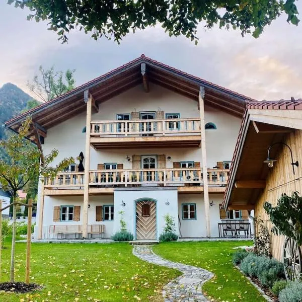 Traumhafte Ferienwohnung in historischem Brandmanngut, hotel v destinaci Marquartstein