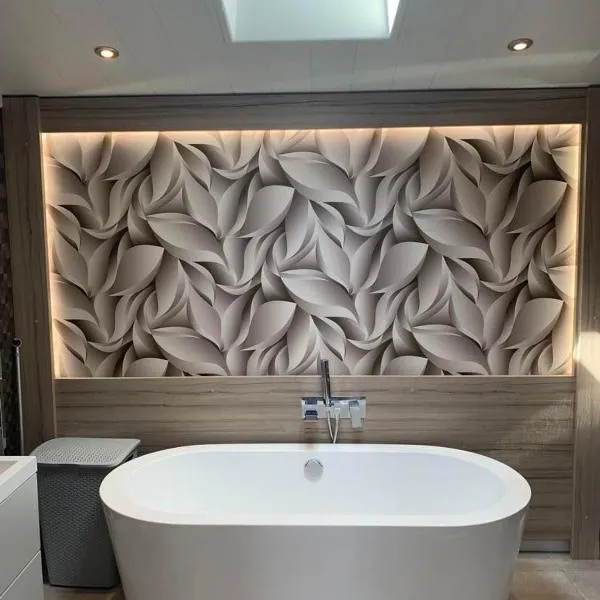 Muscovy Lodge with Hot Tub at Tattershall Lakes Country Park, hotel i Tattershall