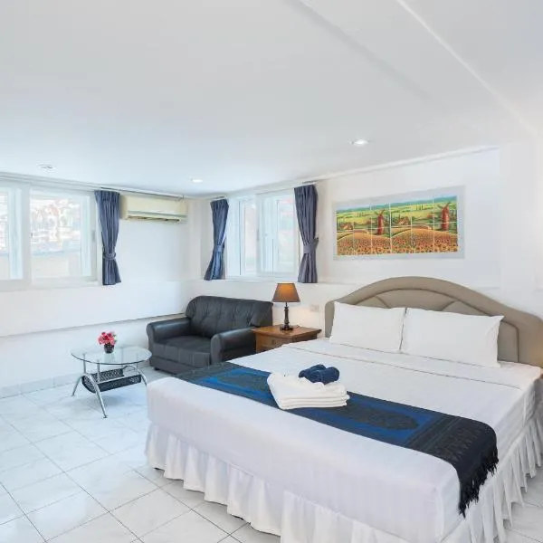 Bevans Place Karon, ξενοδοχείο στην Παραλία Καρόν